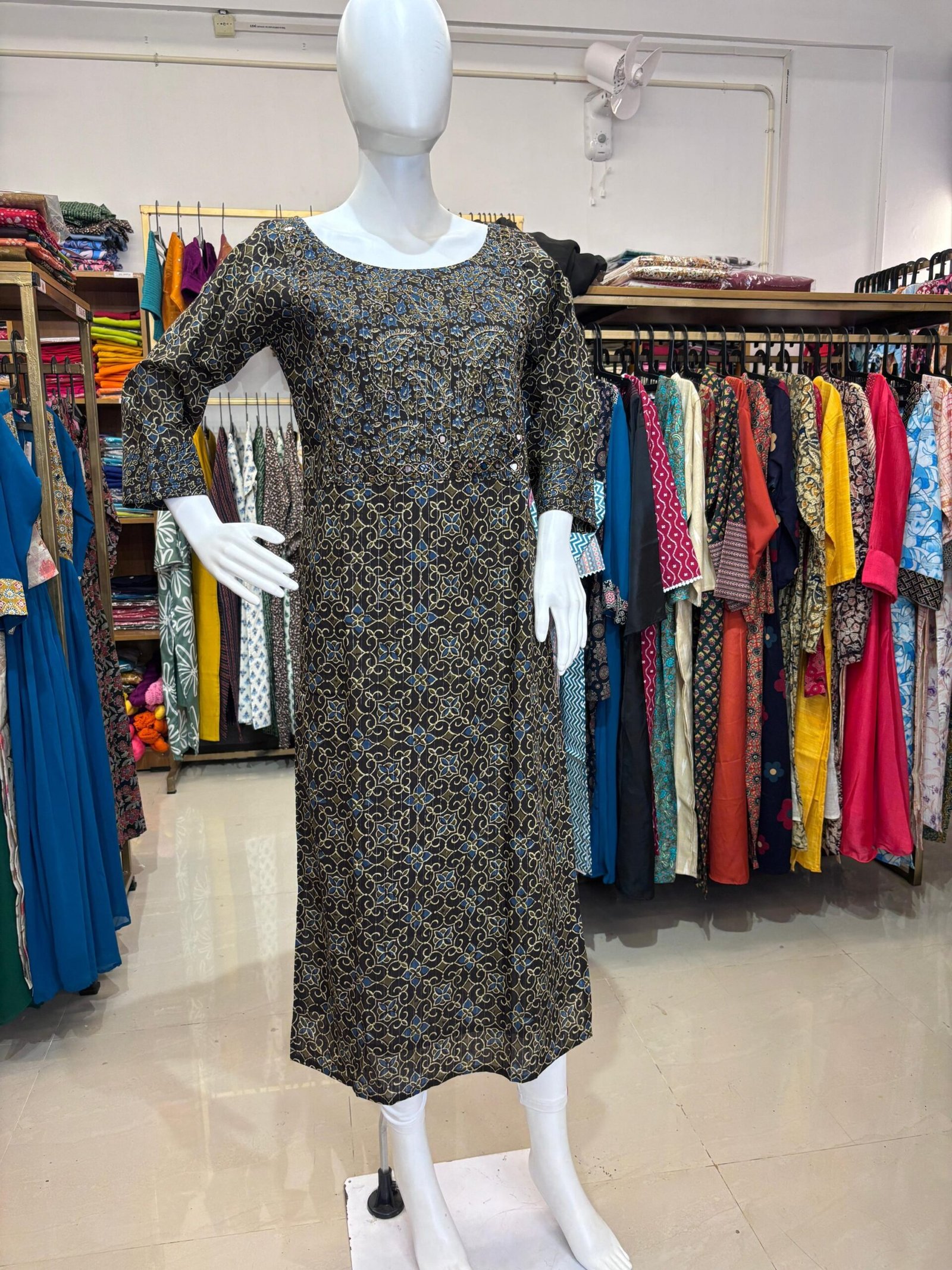 Cotton kurti mirror work -Slitted lining - Image 4