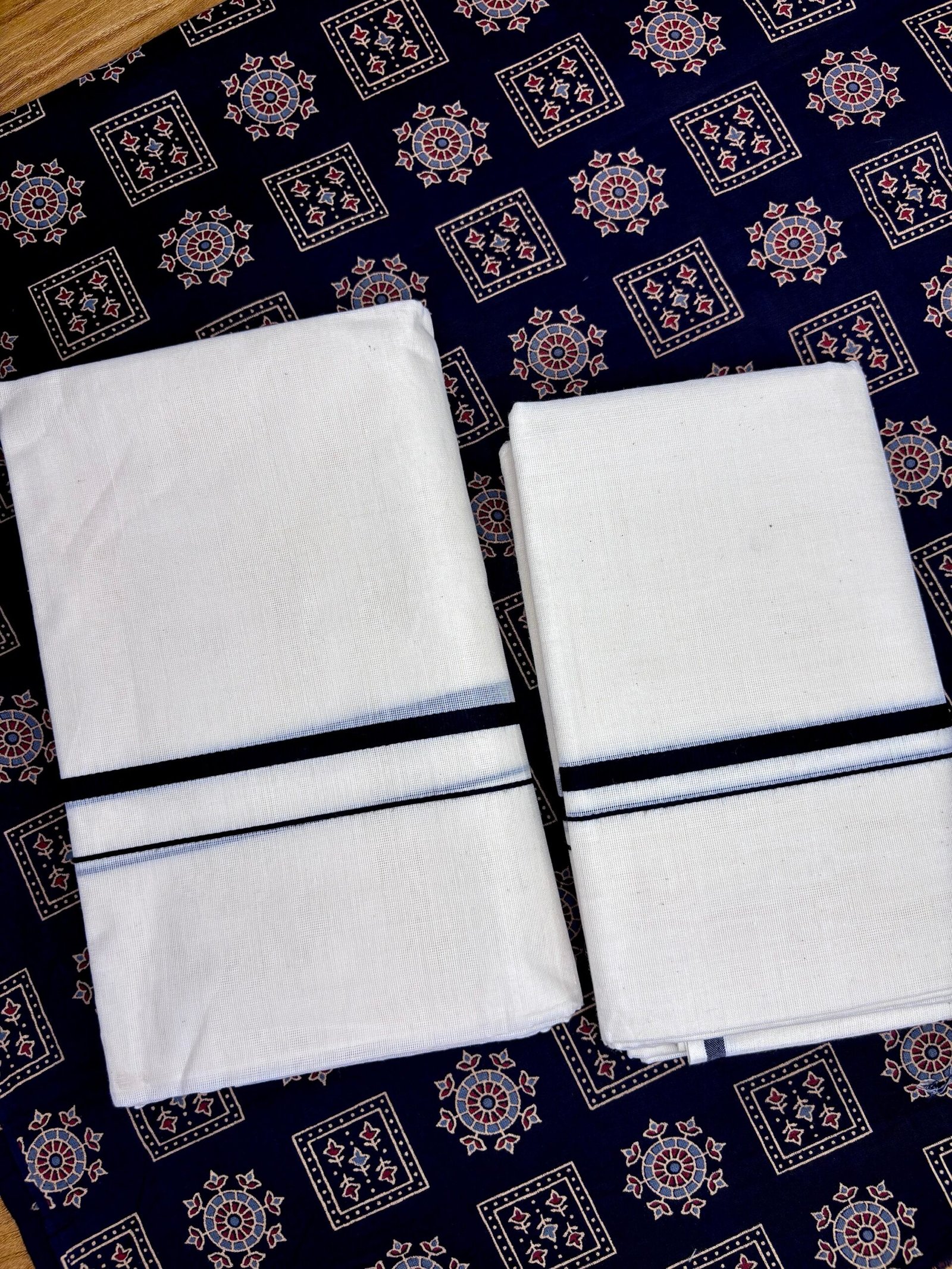 Premium Puliyilakara set mund-Blouse material ( Black-2.80 mtr) - Image 2