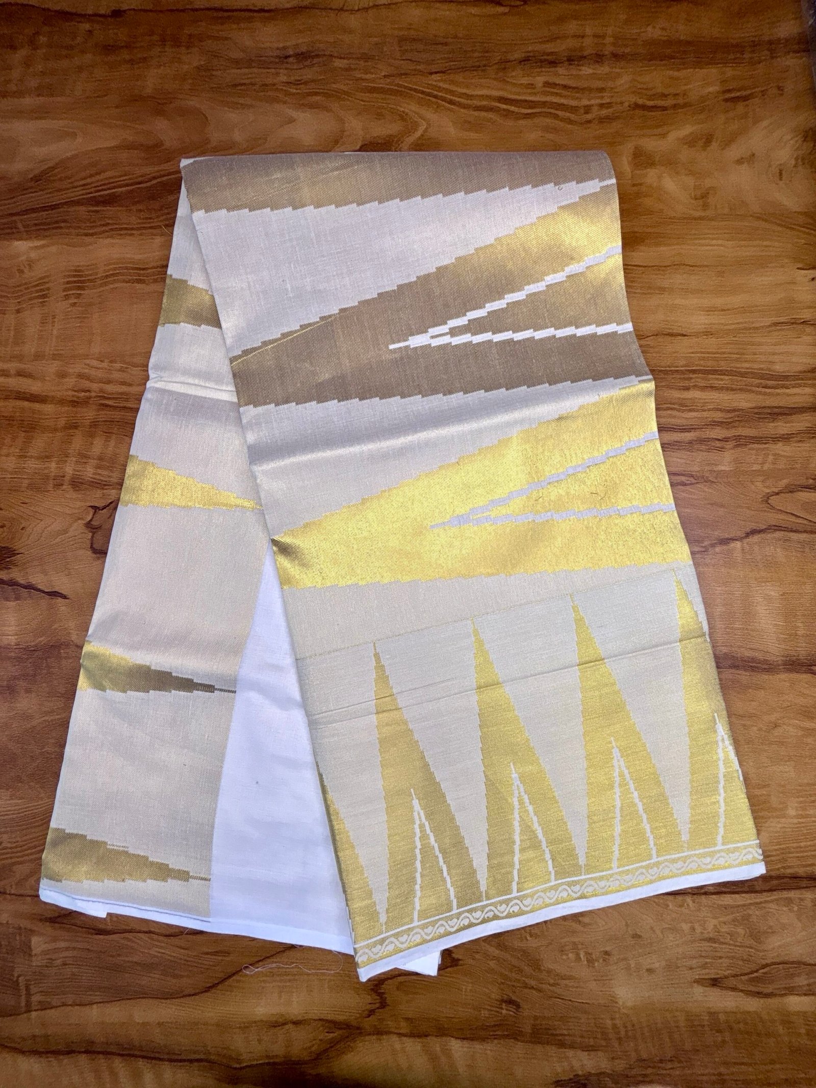 Premium Kerala Tissue Saree with Big Temple Design - Image 3