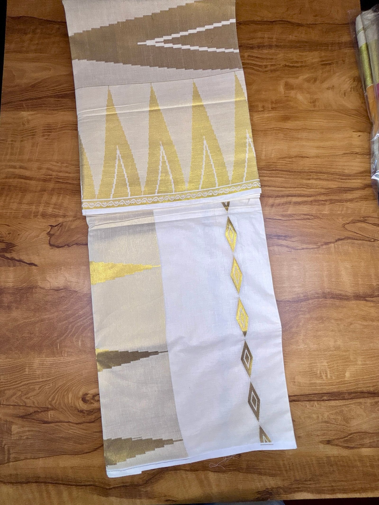 Premium Kerala Tissue Saree with Big Temple Design - Image 2