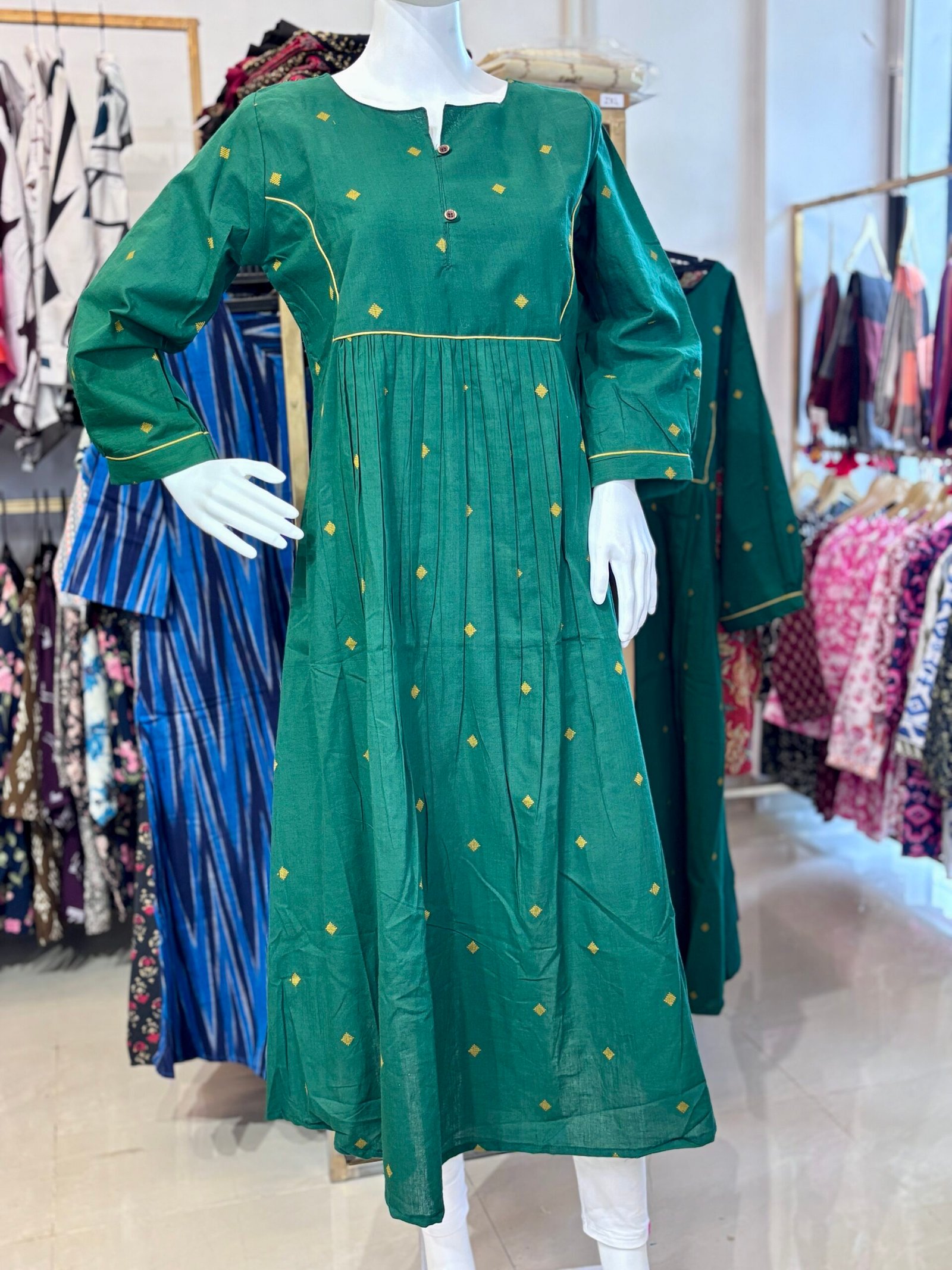 Exquisite Emerald Green Aliya Cut Kurti – Elegant Ethnic Flare - Image 5