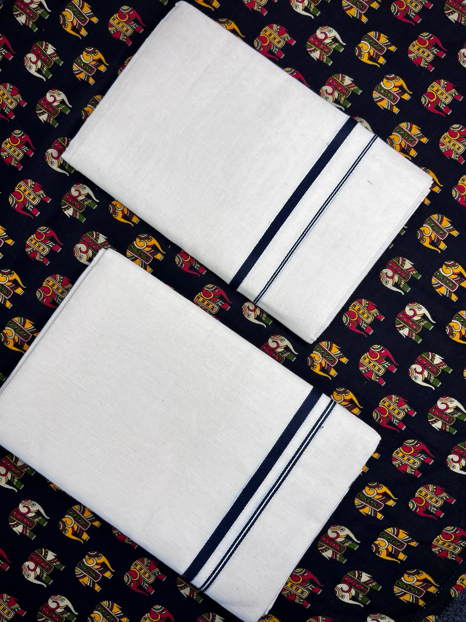 Kerala Traditional 2.80 m Cotton Puliyilakara Set Mundu with 1 Meter Elephant Print Cotton Blouse Piece