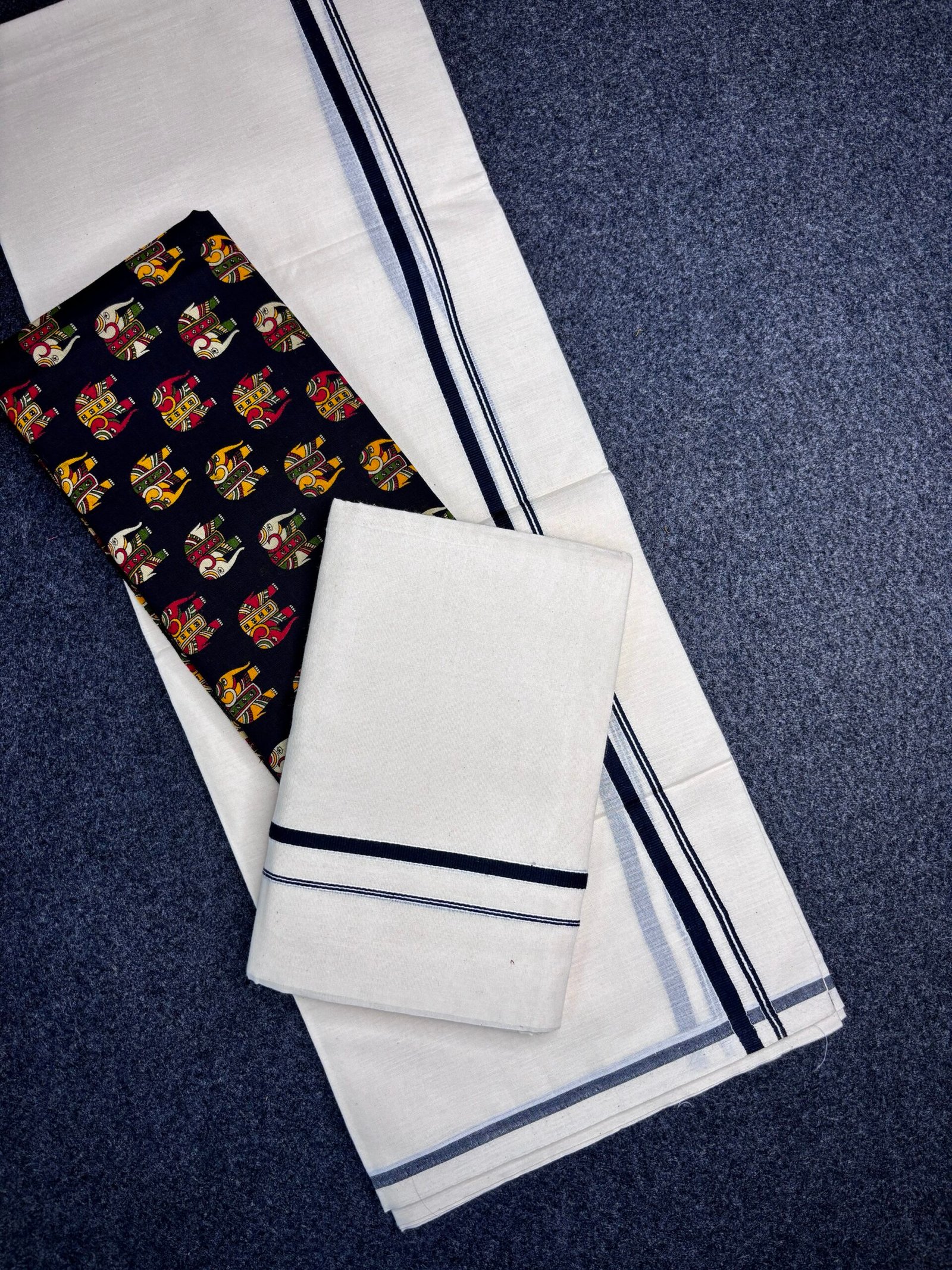 Kerala Traditional 2.80 m Cotton Puliyilakara Set Mundu with 1 Meter Elephant Print Cotton Blouse Piece - Image 4
